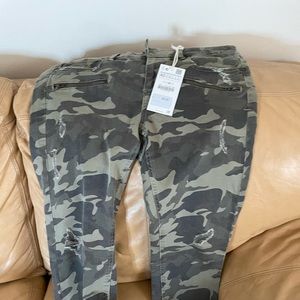 Zara camo lightly ripped jeans in size 8